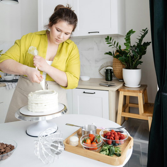 Mastering Home Cake Decoration: 7 Essential Tips