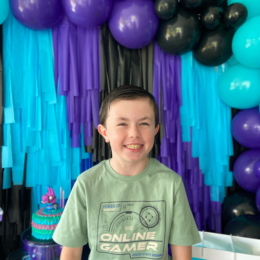 How to Make a DIY Streamer Backdrop with Balloon Garland